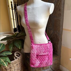 EUC! Vera Bradley “Stamped Paisley” Crossbody Hipster